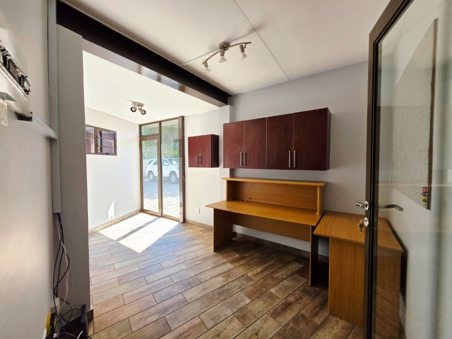 5 Bedroom Property for Sale in Langenhovenpark Free State